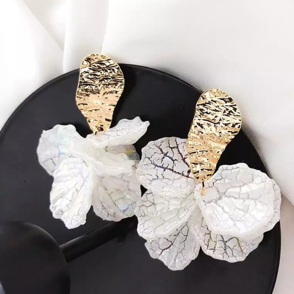 🆕️ Elegant Leaf Earrings😍